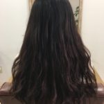 傷んでいる髪にパーマ。
