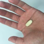 大きな錠剤を上手く飲む方法。