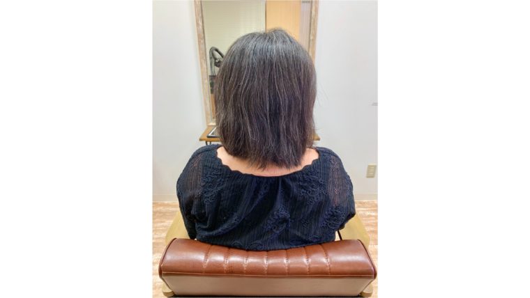 毛量が多くまとまらない髪の縮毛矯正。